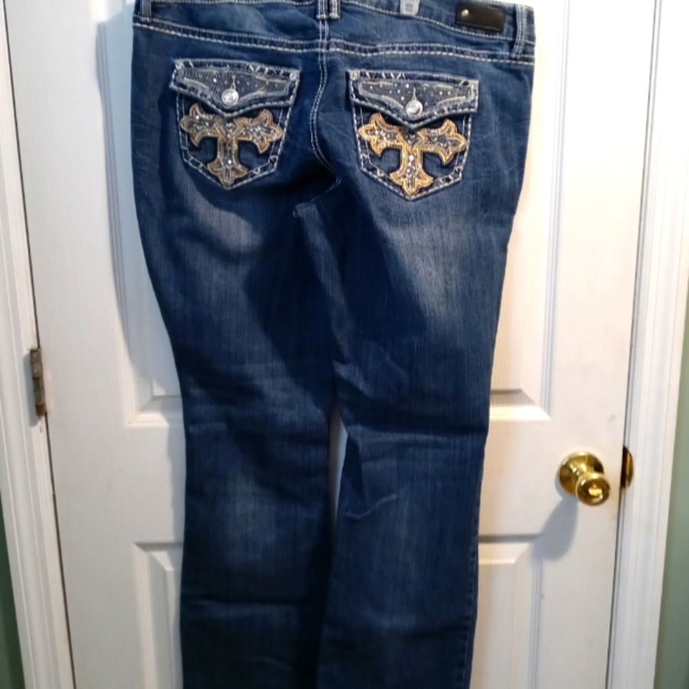 Size 18 pocket design with flap